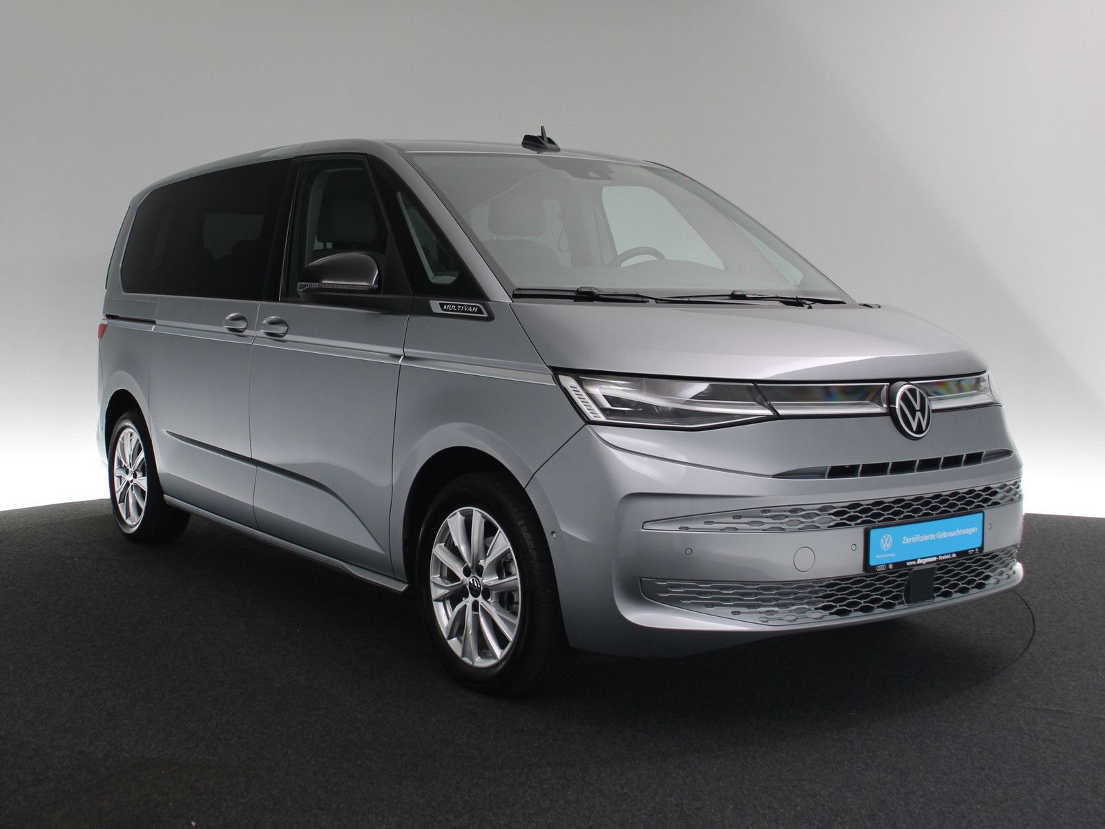 Volkswagen T7 Multivan 2.0 TDI Style - Samsaru's Car Outlet