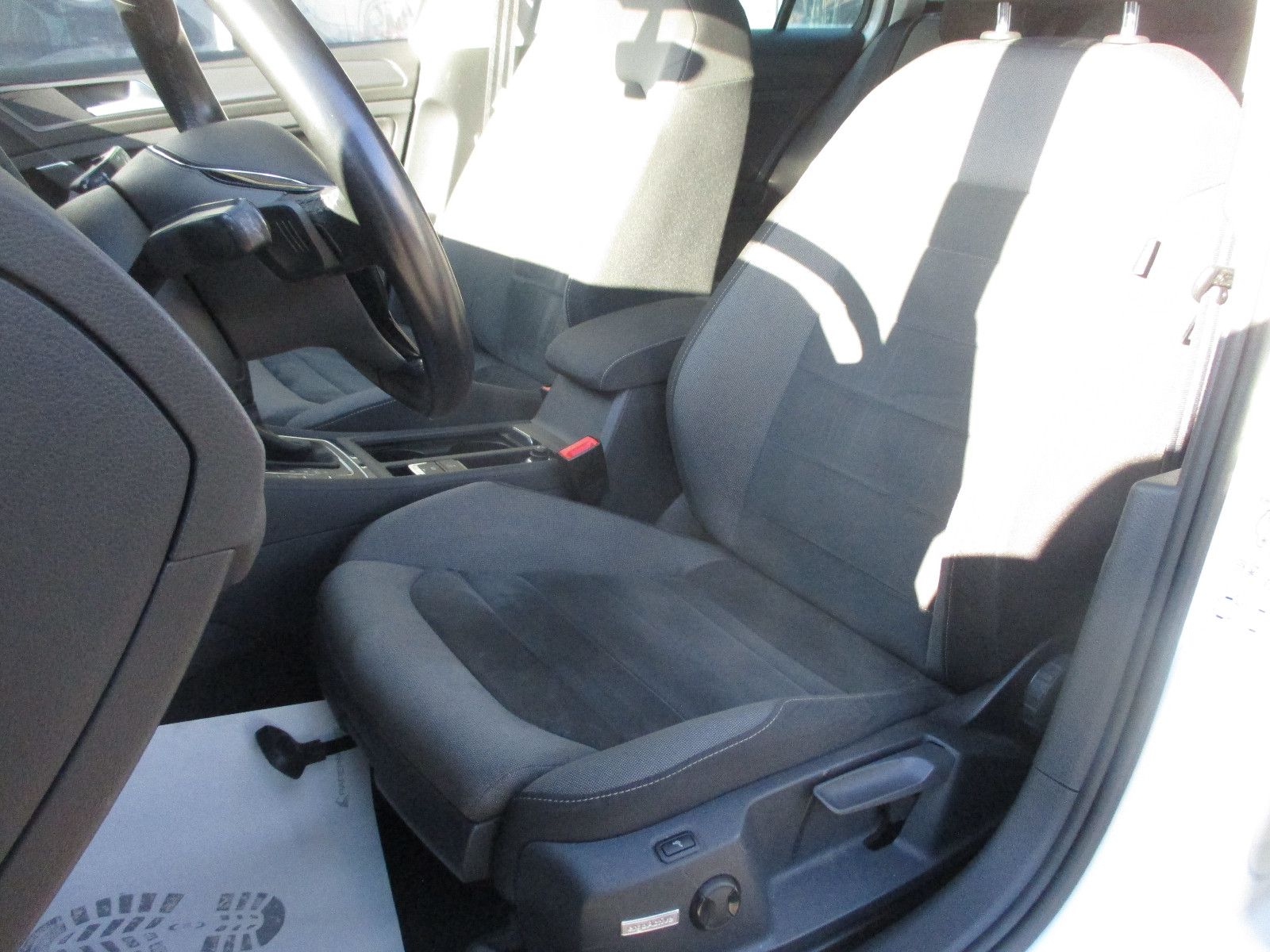 Volkswagen Golf 7 2.0 TDI R-Line - Samsaru's Car Outlet