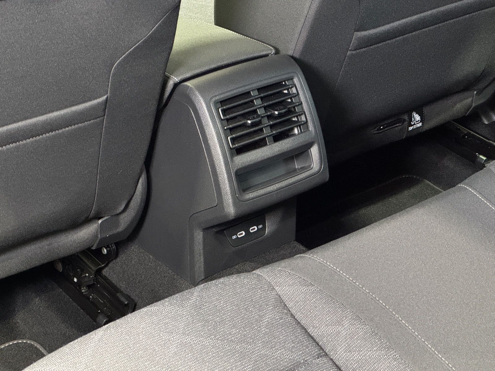 Volkswagen Golf Life 1.0 TSI - Samsaru's Car Outlet