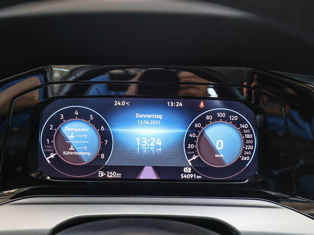 Volkswagen Golf VIII Variant Life 1.0 l TSI - Samsaru's Car Outlet