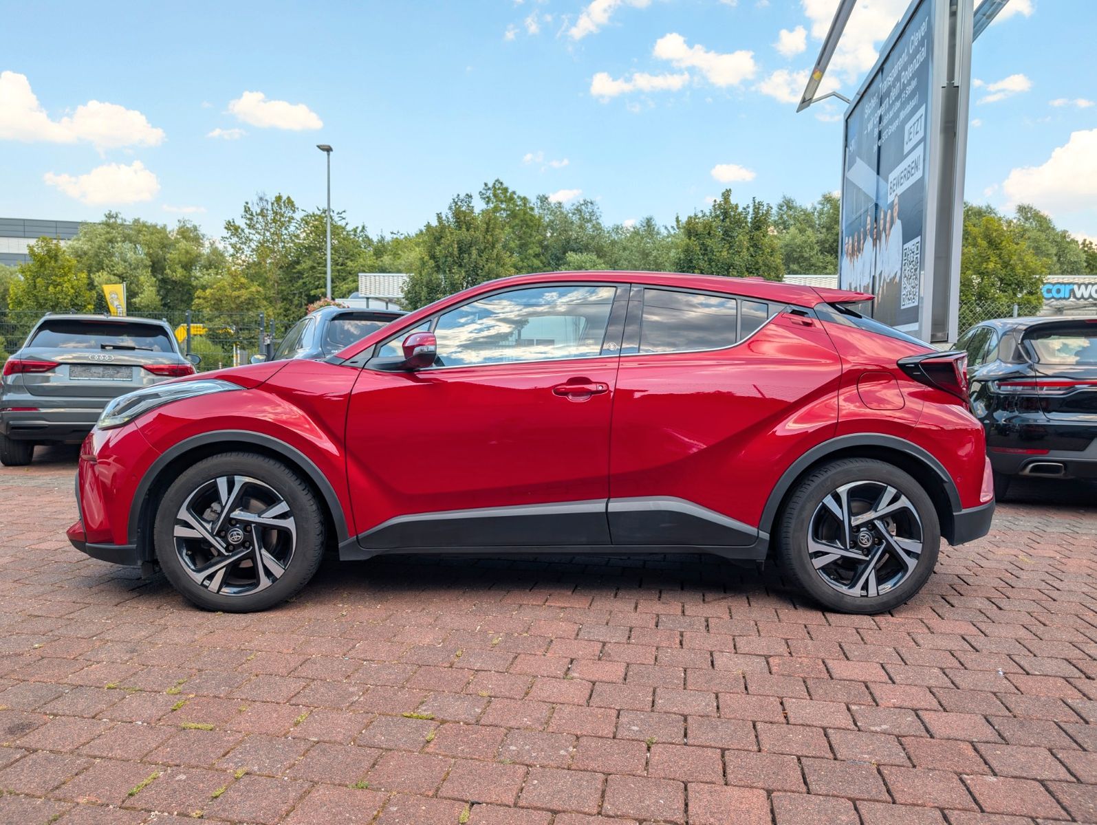 Toyota C-HR Hybrid - Samsaru's Car Outlet