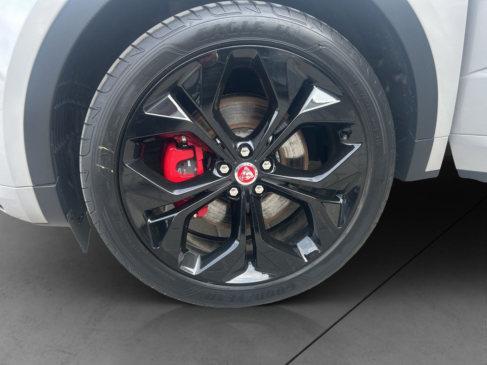 Jaguar E-PACE D200 R-Dynamic LED*ACC*KEYLESS*PANO*WinP*