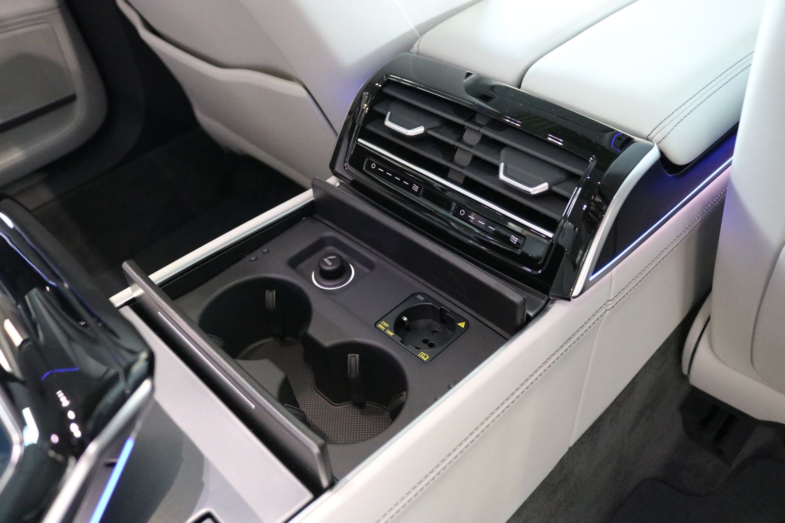 Audi A8 L 60 TFSI S line - Samsaru's Car Outlet