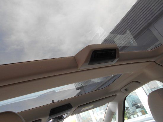 Volkswagen T7 Multivan Life 2.0 TSI DSG - Samsaru's Car Outlet