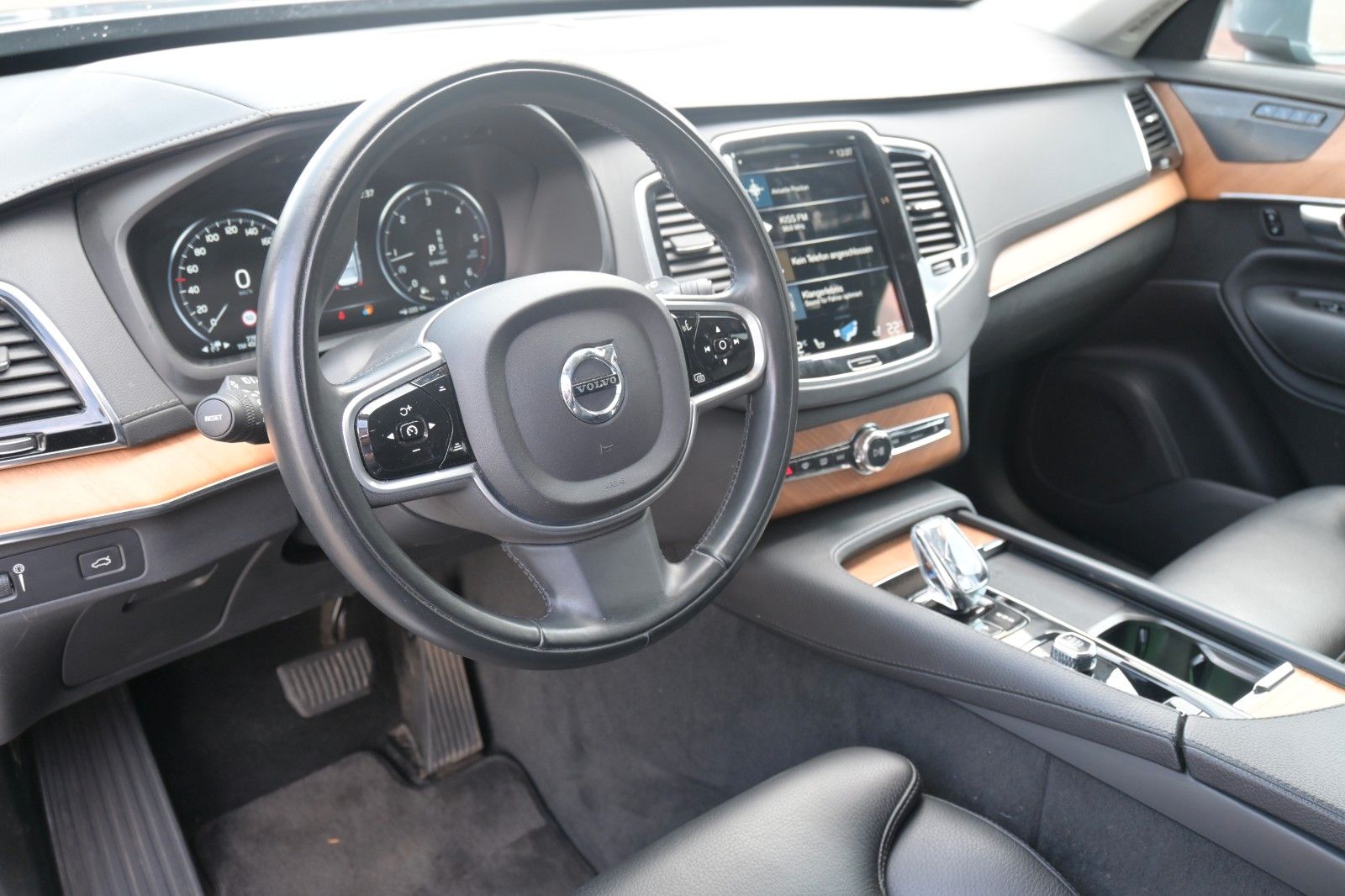 Volvo XC90 B5 Inscrip. AWD - Samsaru's Car Outlet