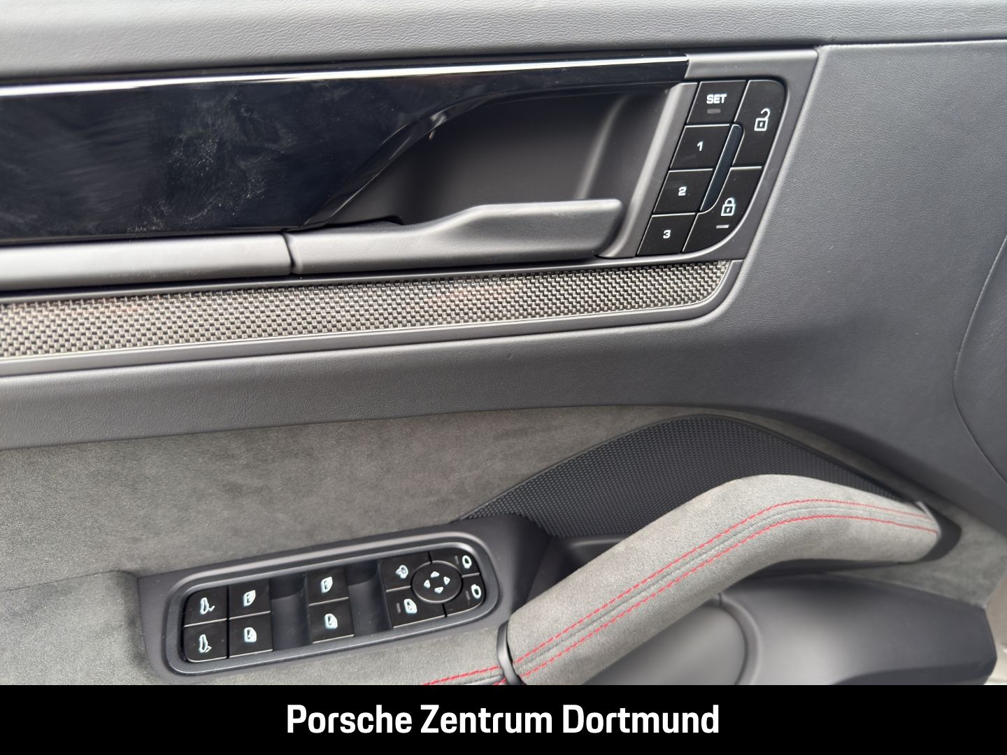 Porsche Cayenne GTS Hinterachslenkung Head-Up Display