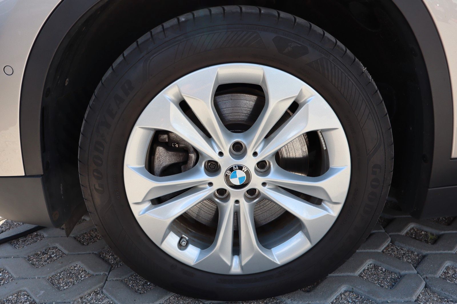 BMW X1 xDrive 25 e Advantage - Samsaru's Car Outlet