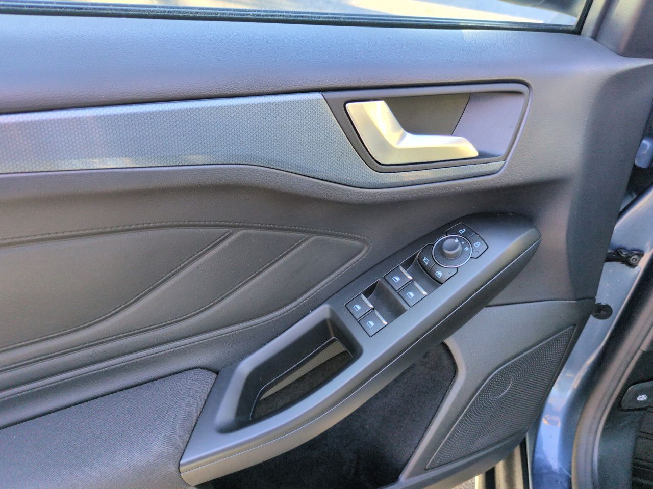 Ford Focus Turnier 1.5 EcoBlue Active X Automatik LED