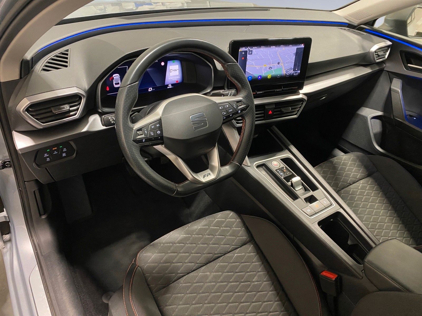 Seat Leon Sportstourer FR AHK Kamera Navi SHZ LED DAB