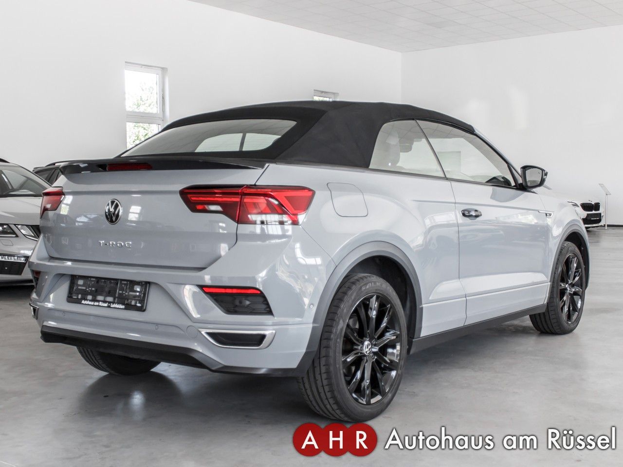 Volkswagen T-Roc R-Line 1.5 TSI - Samsaru's Car Outlet