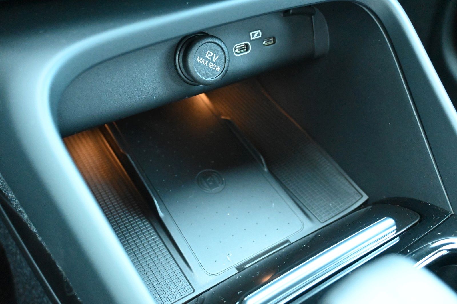 Volvo XC40 B4 DKG Plus Dark*FSHZG*360°*ACC*Allwetter*