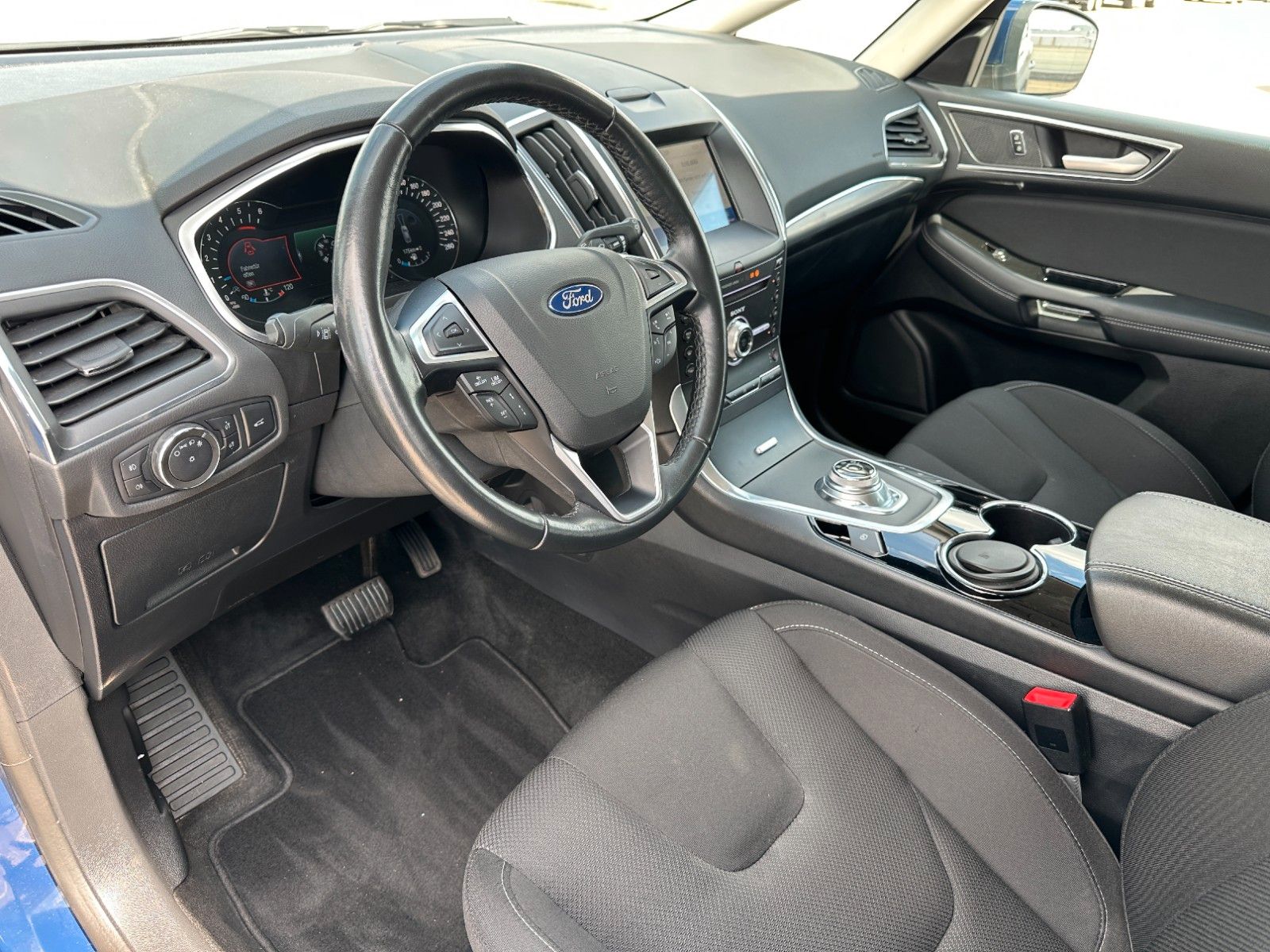 Ford S-MAX Titanium*NAVI*LED*AHK*KAMERA*ACC*