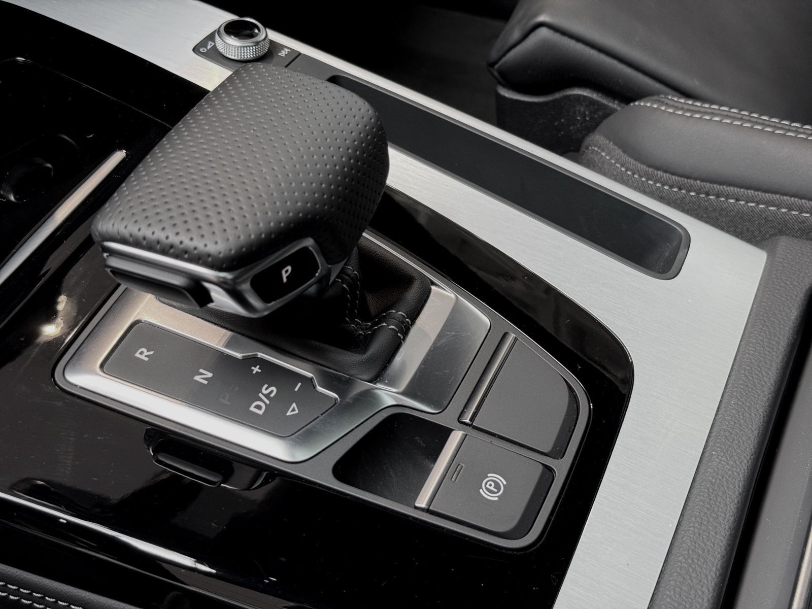 Audi Q5 45 TFSI Q S LINE - Samsaru's Car Outlet