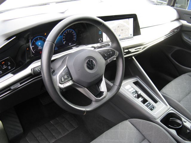 Volkswagen Golf VIII Life 2.0 - Samsaru's Car Outlet