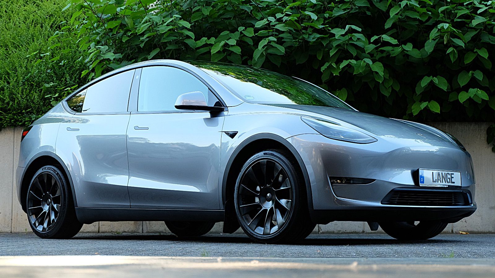 Tesla Model Y Long Range Dual AWD