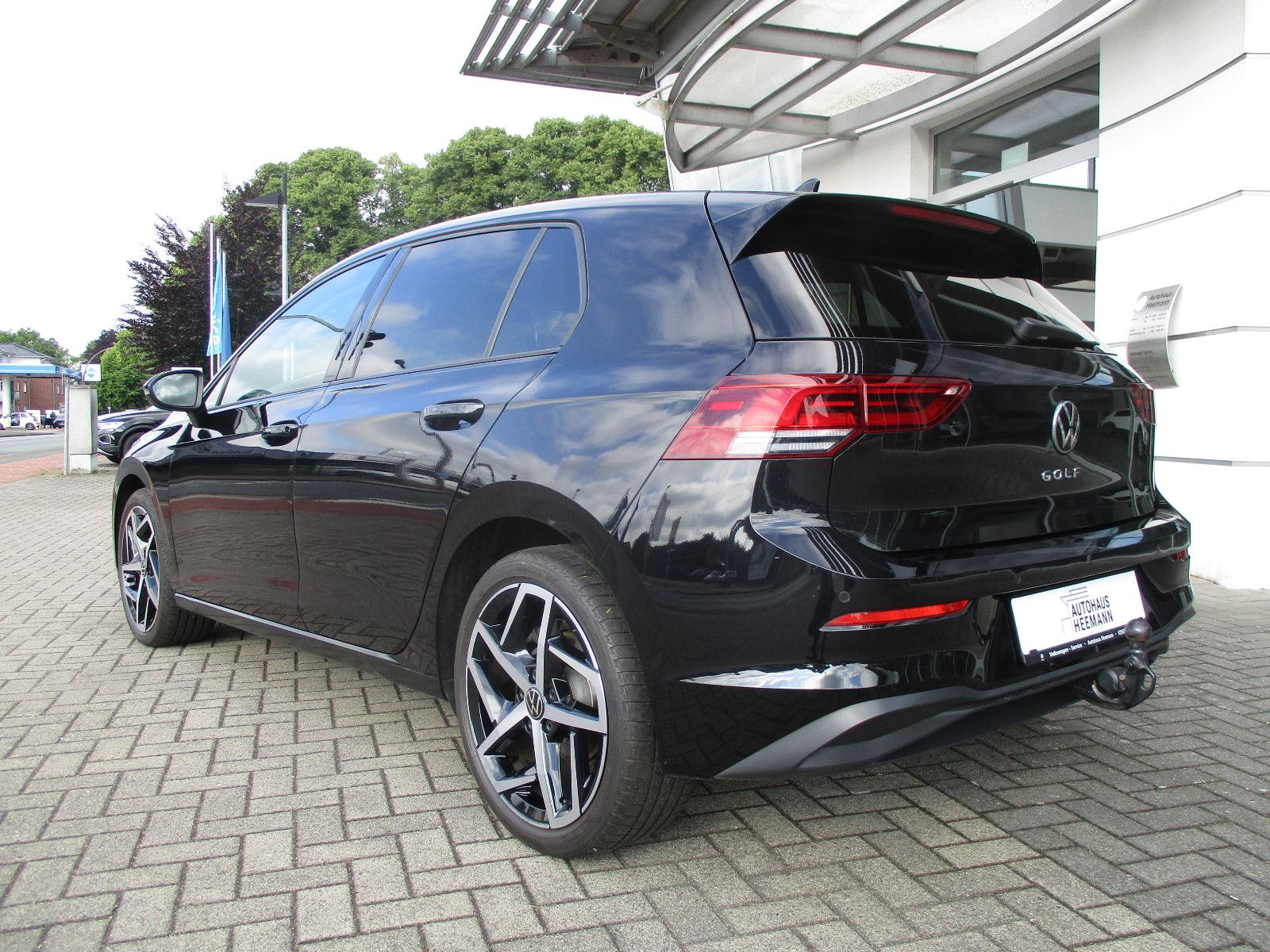 Volkswagen Golf VIII 130PS TSI - Samsaru's Car Outlet