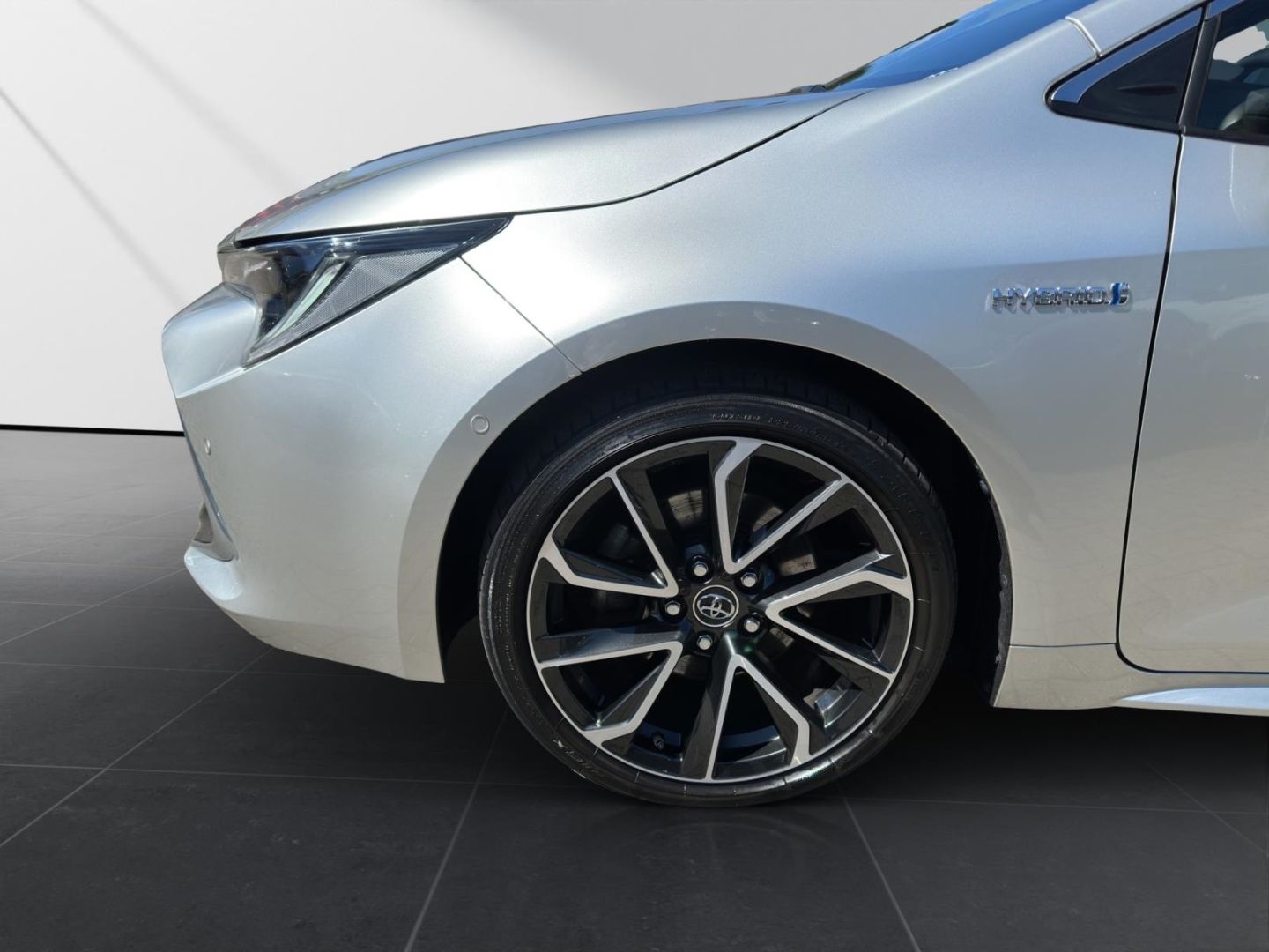Toyota Corolla 2.0 Hybrid Lounge - Samsaru's Car Outlet