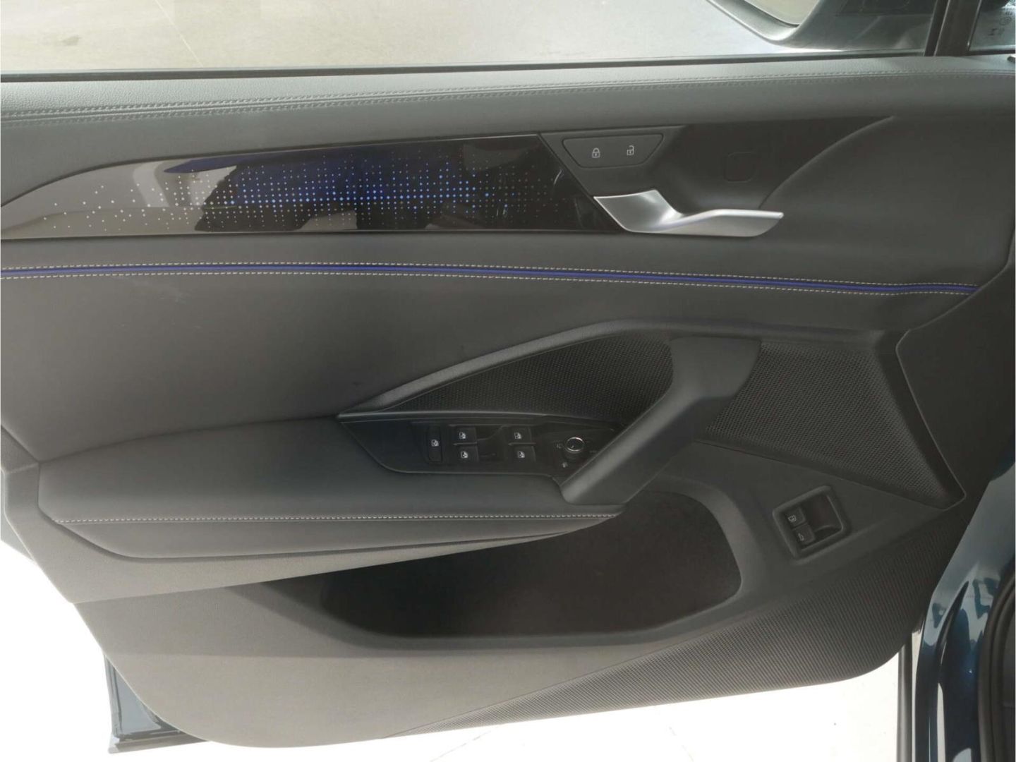 Volkswagen Tiguan 1.5 eHybrid R-Line Black Style PANO/AHK