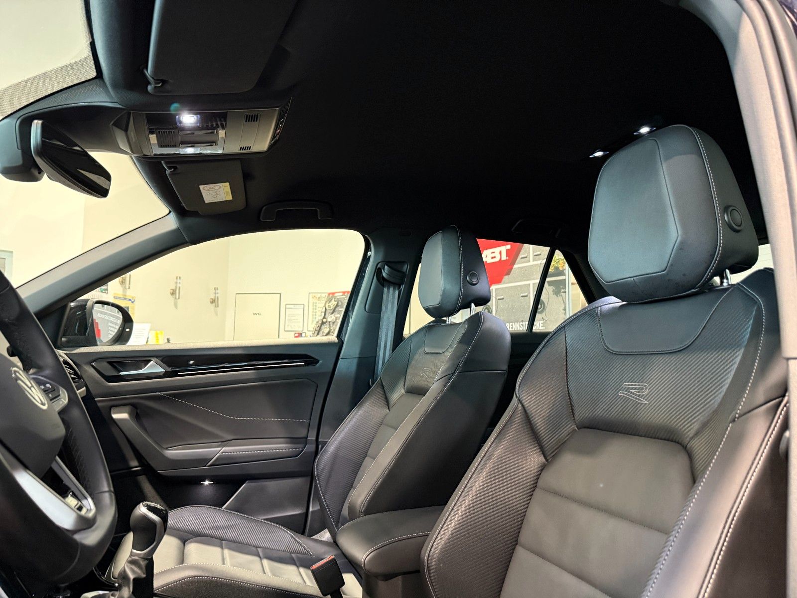 Volkswagen T-Roc R-Line - Samsaru's Car Outlet