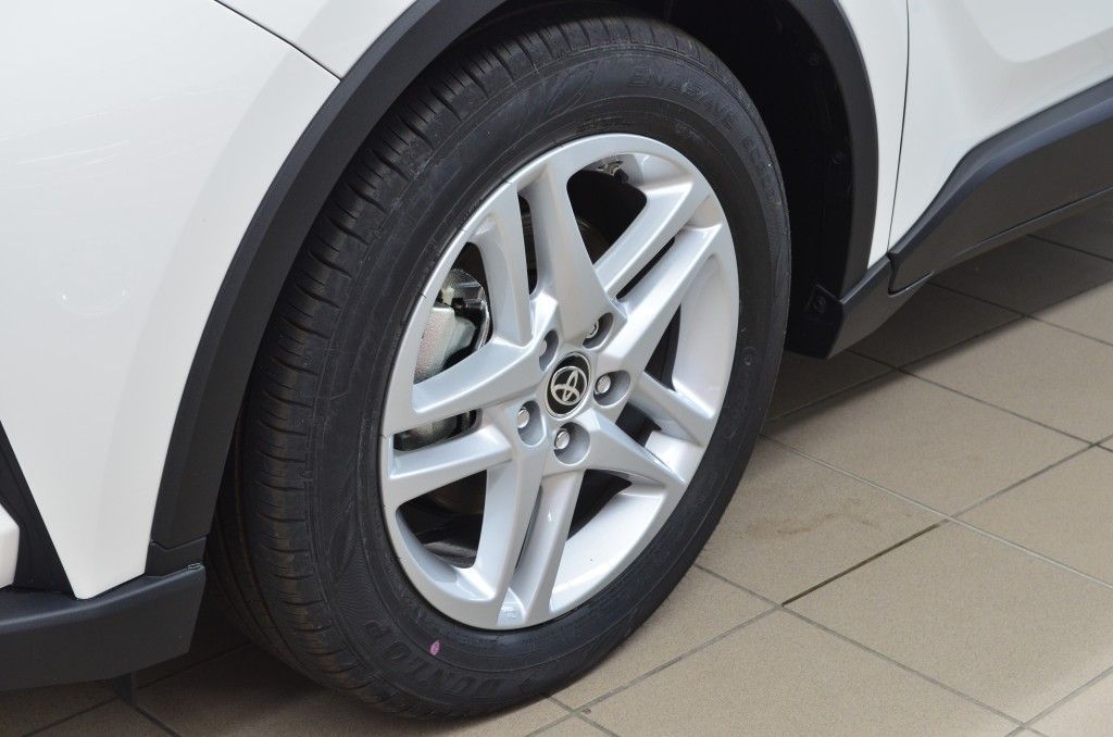 Toyota C-HR 1.8 Hybrid Flow - Samsaru's Car Outlet