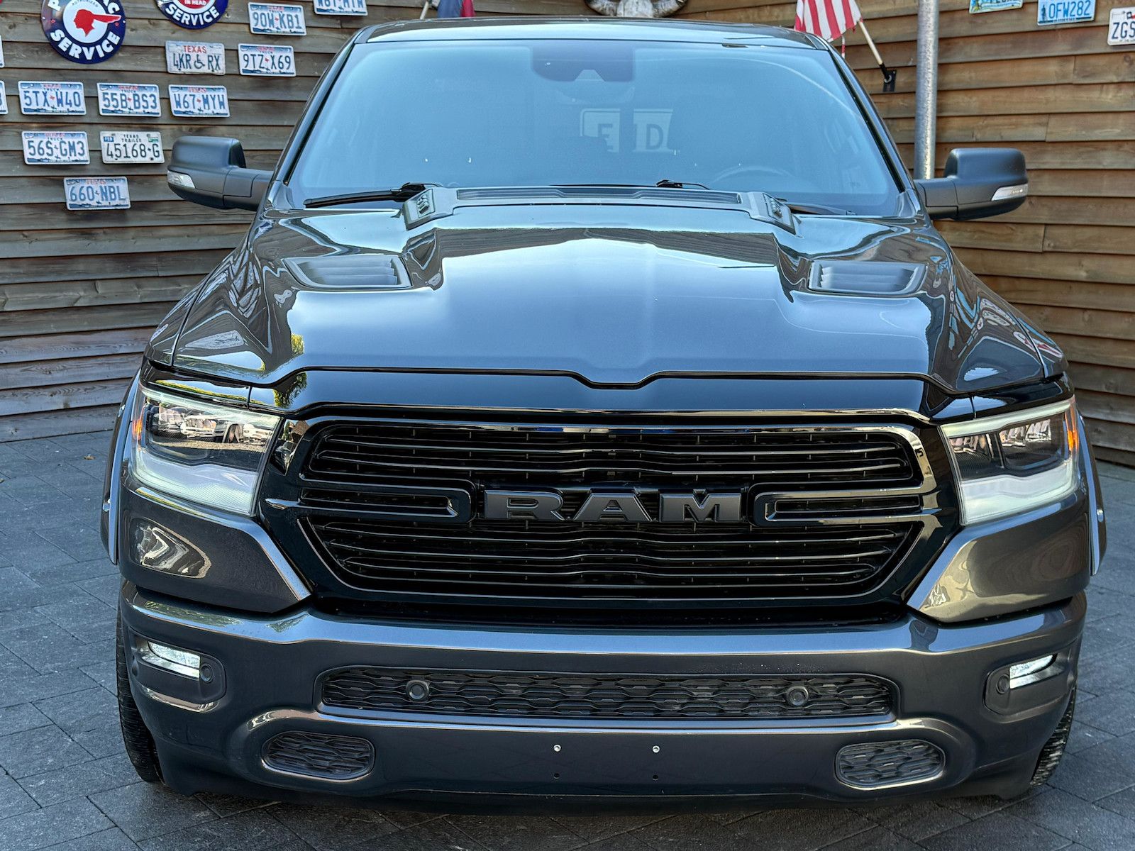 Dodge RAM 1500 5,7L BigHorn Crew Cab LED AHK 4x4 Pano