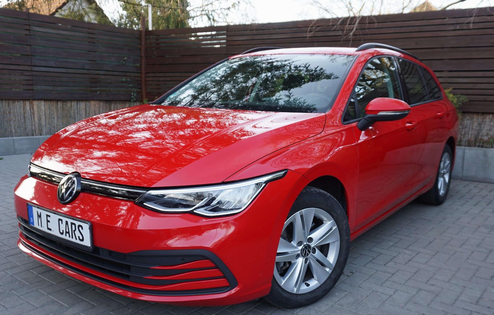 Volkswagen Golf Variant Life - Samsaru's Car Outlet