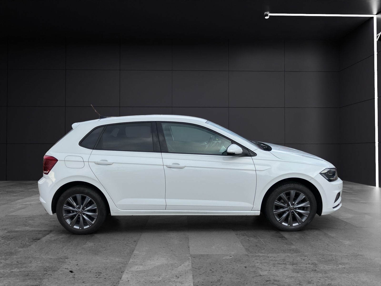 Volkswagen Polo TSI Highline DSG - Samsaru's Car Outlet