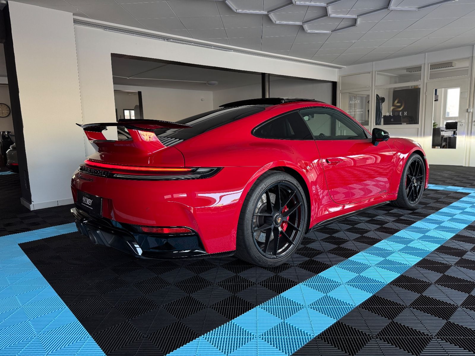 Porsche 992.2 Carrera GTS - Samsaru's Car Outlet