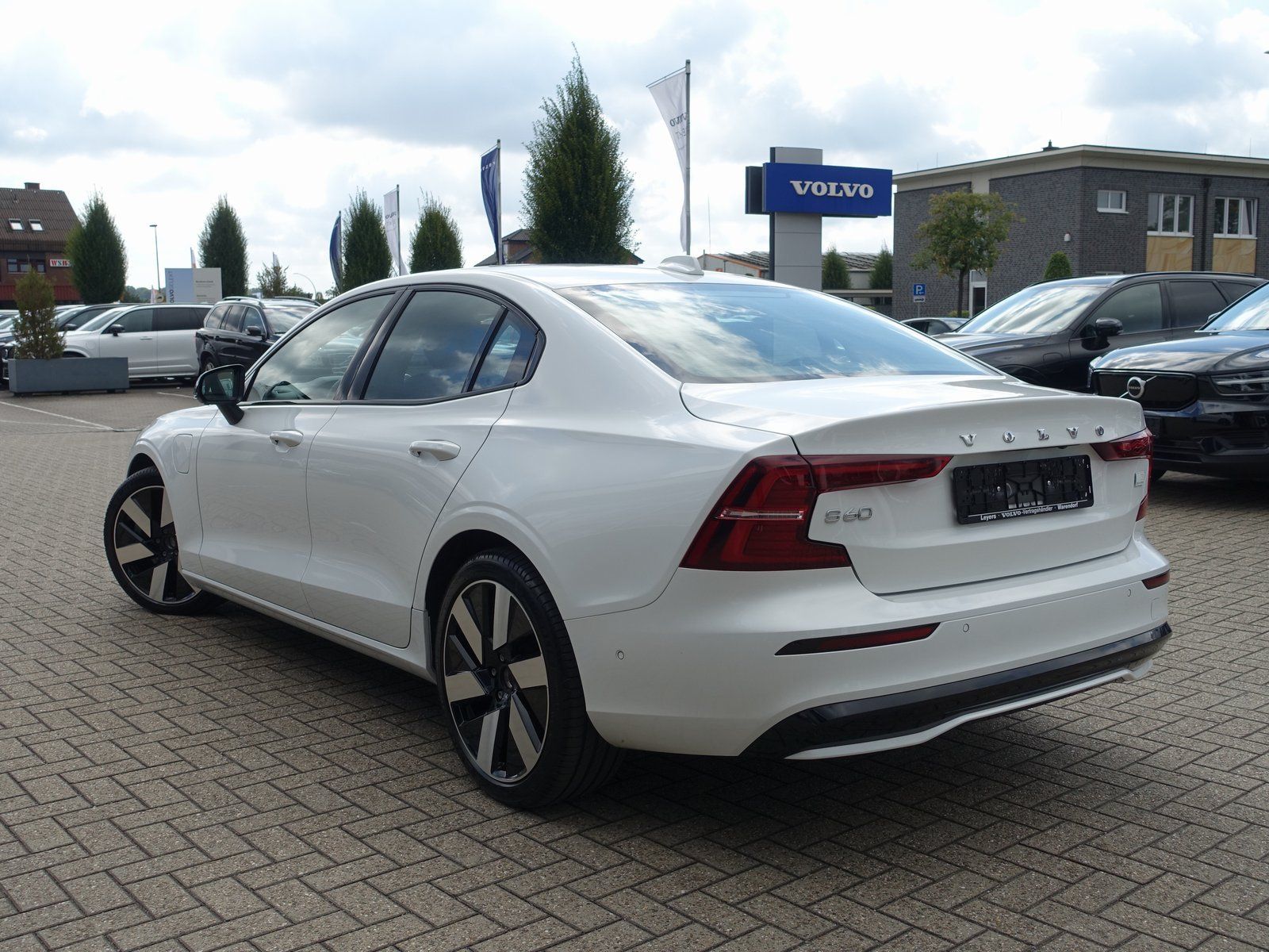 Volvo S60 Recharge Ultimate Dark T8 AWD HUD/B&W/PANO