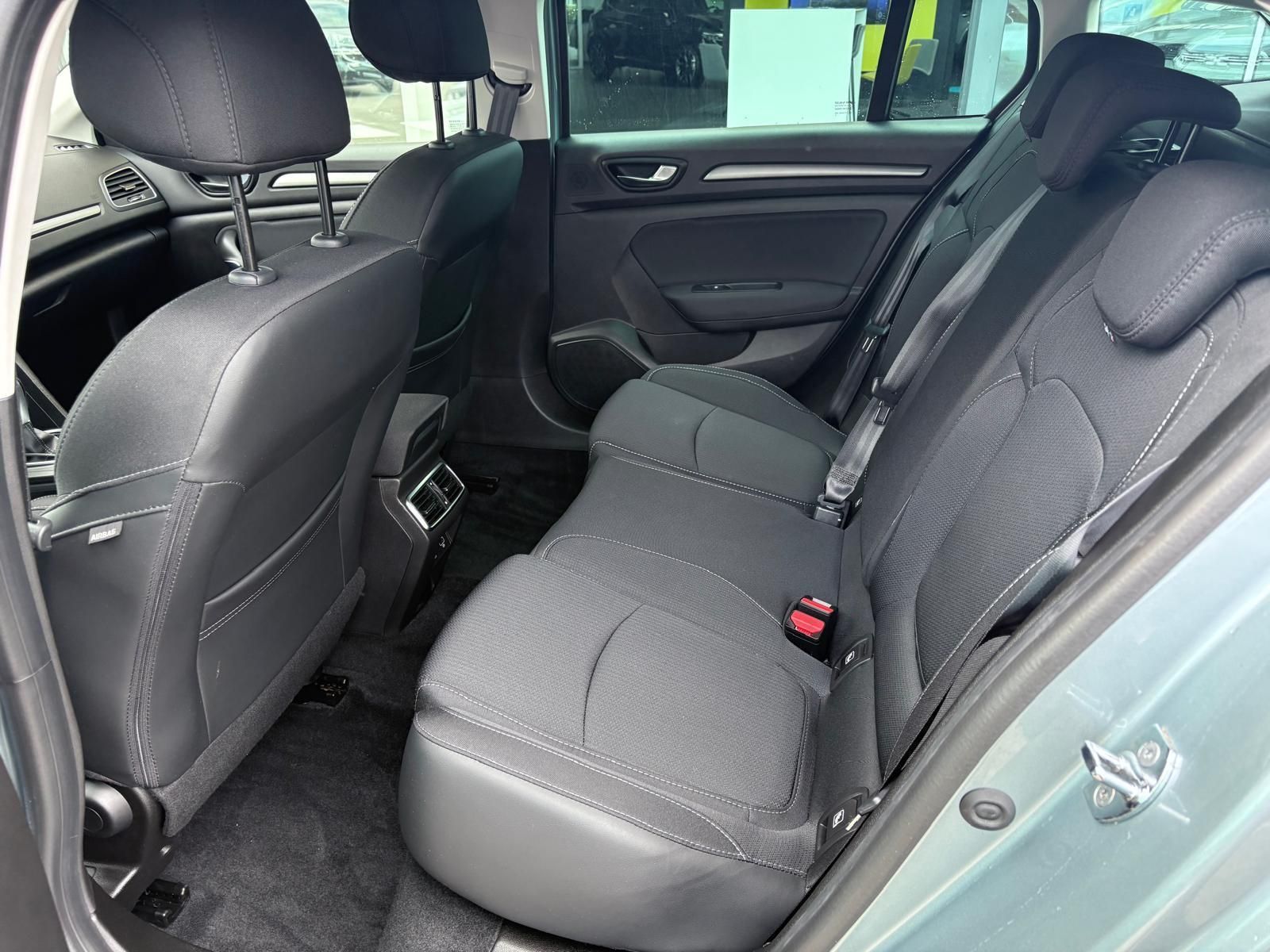 Renault Megane Grandtour ZEN E-TECH Plug-in - Samsaru's Car Outlet