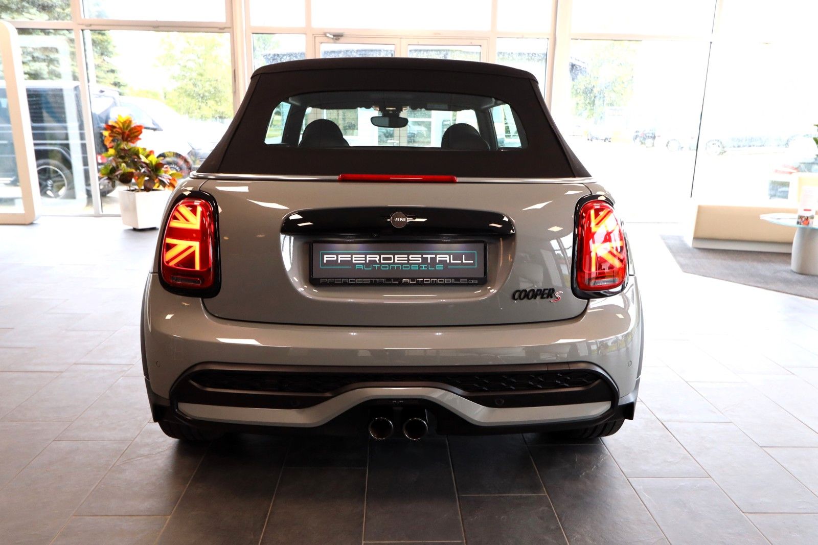 MINI Cooper S Cabrio Classic - Samsaru's Car Outlet