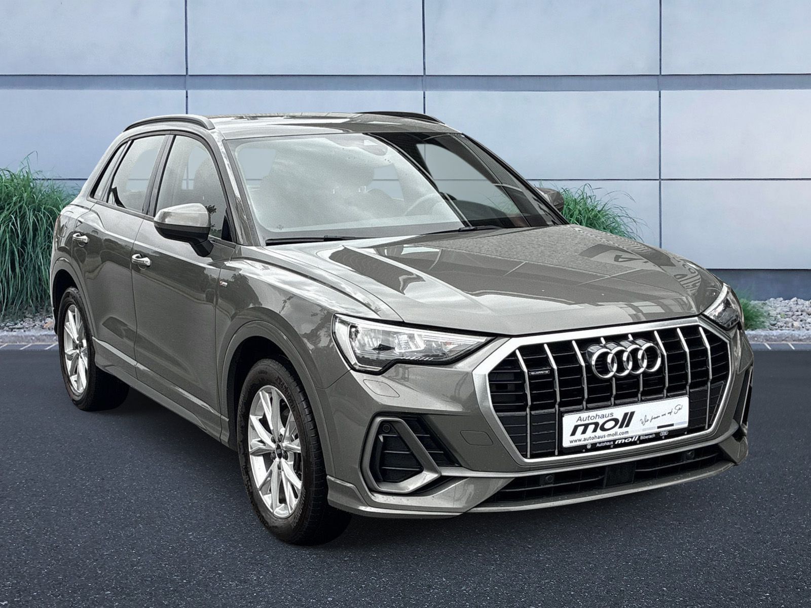 Audi Q3 S line 35 TDI quattro S troni - Samsaru's Car Outlet