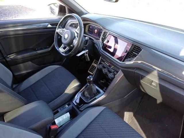 Volkswagen T-Roc 1.5 TSI R-LINE - Samsaru's Car Outlet