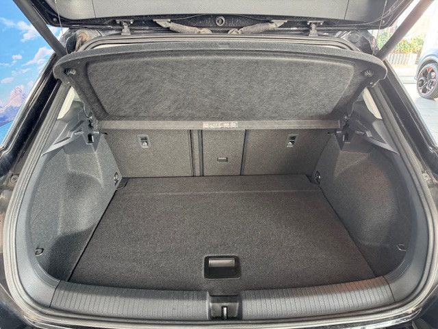 Volkswagen T-ROC Style R-line - Samsaru's Car Outlet
