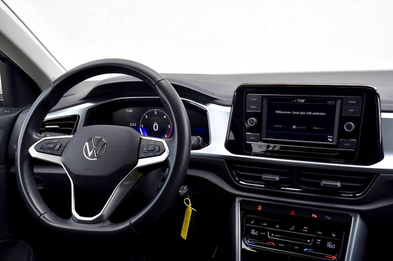 Volkswagen T-Roc Life - Samsaru's Car Outlet