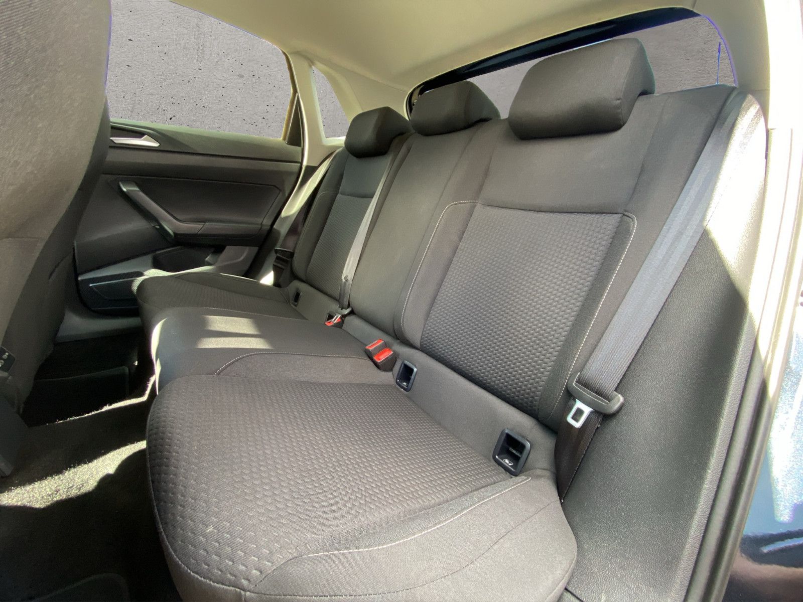 Volkswagen Polo VI Comfortline - Samsaru's Car Outlet