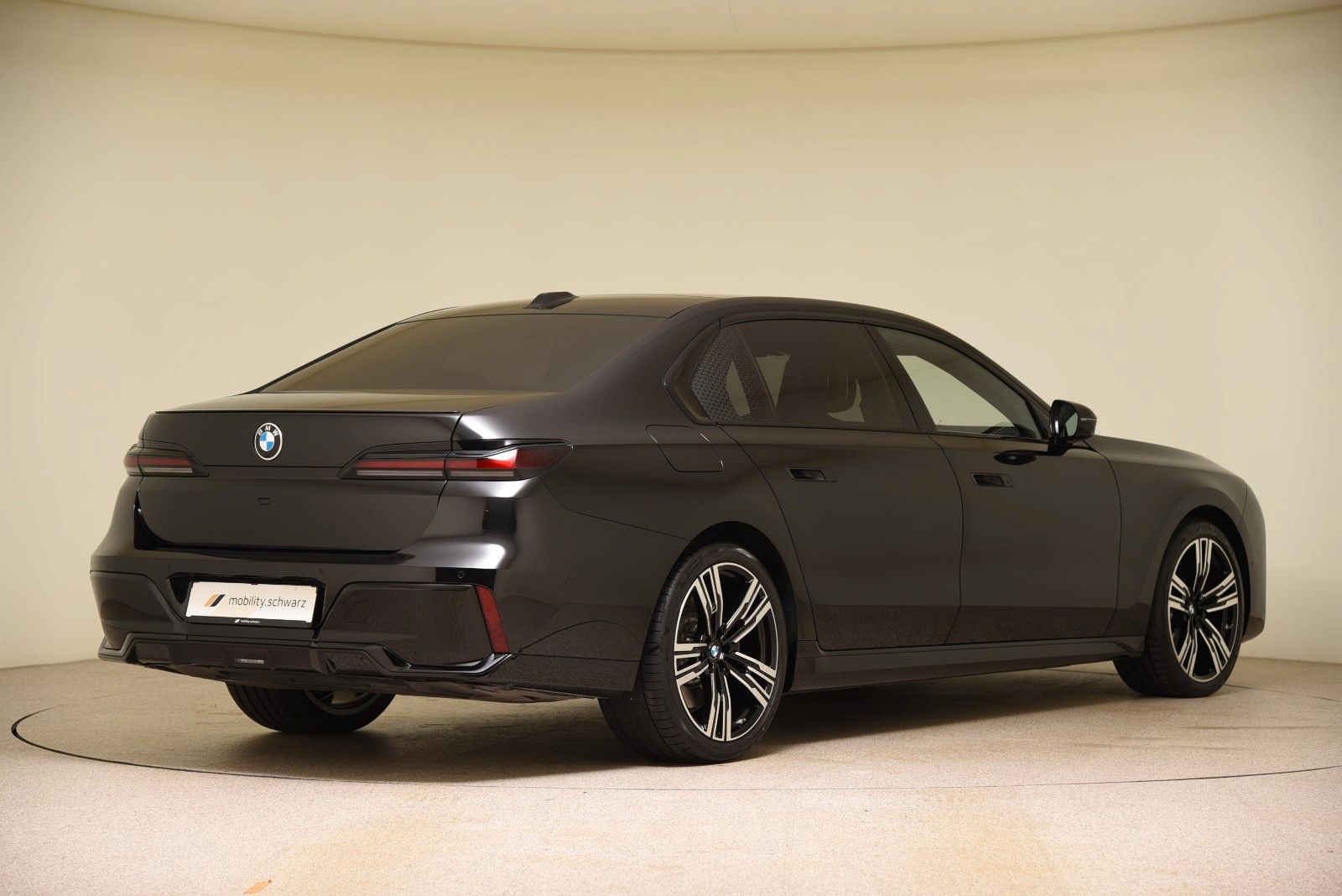 BMW 740d xDrive M Sport Pro StandHzg HUD 360° Alarm