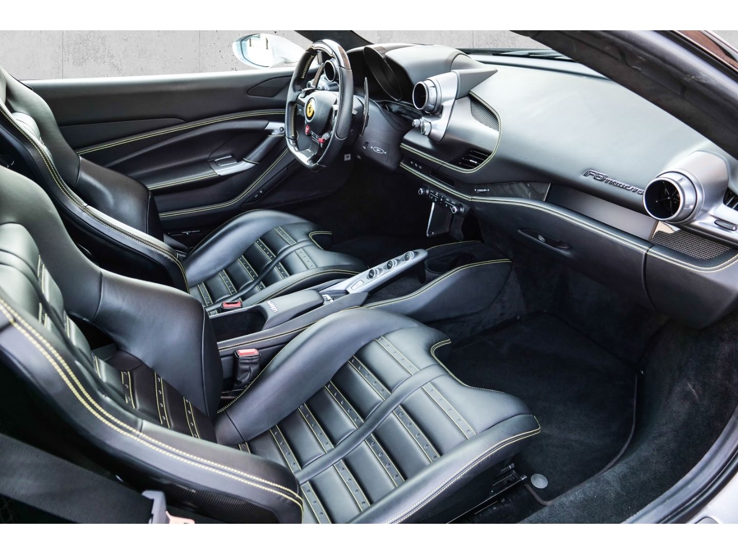 Ferrari F8 Tributo - Samsaru's Car Outlet