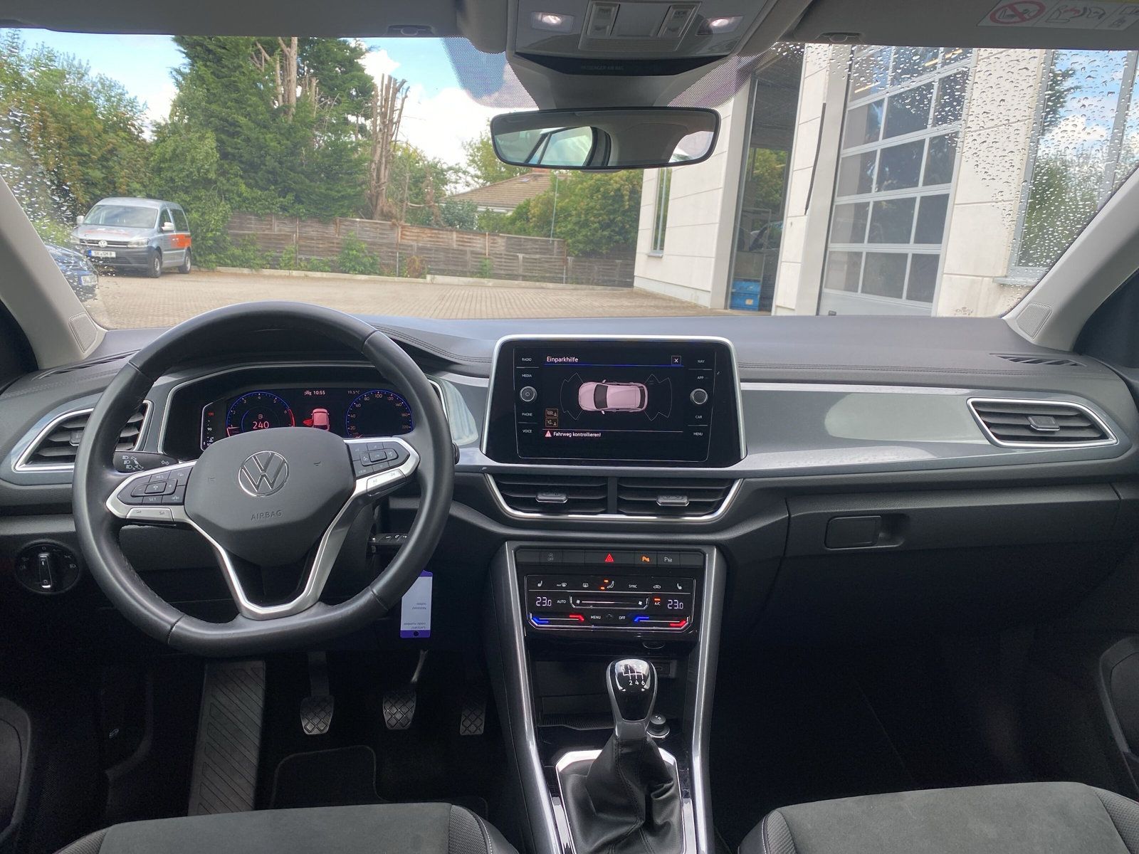 Volkswagen T-Roc 1.0 TSI Style - Samsaru's Car Outlet