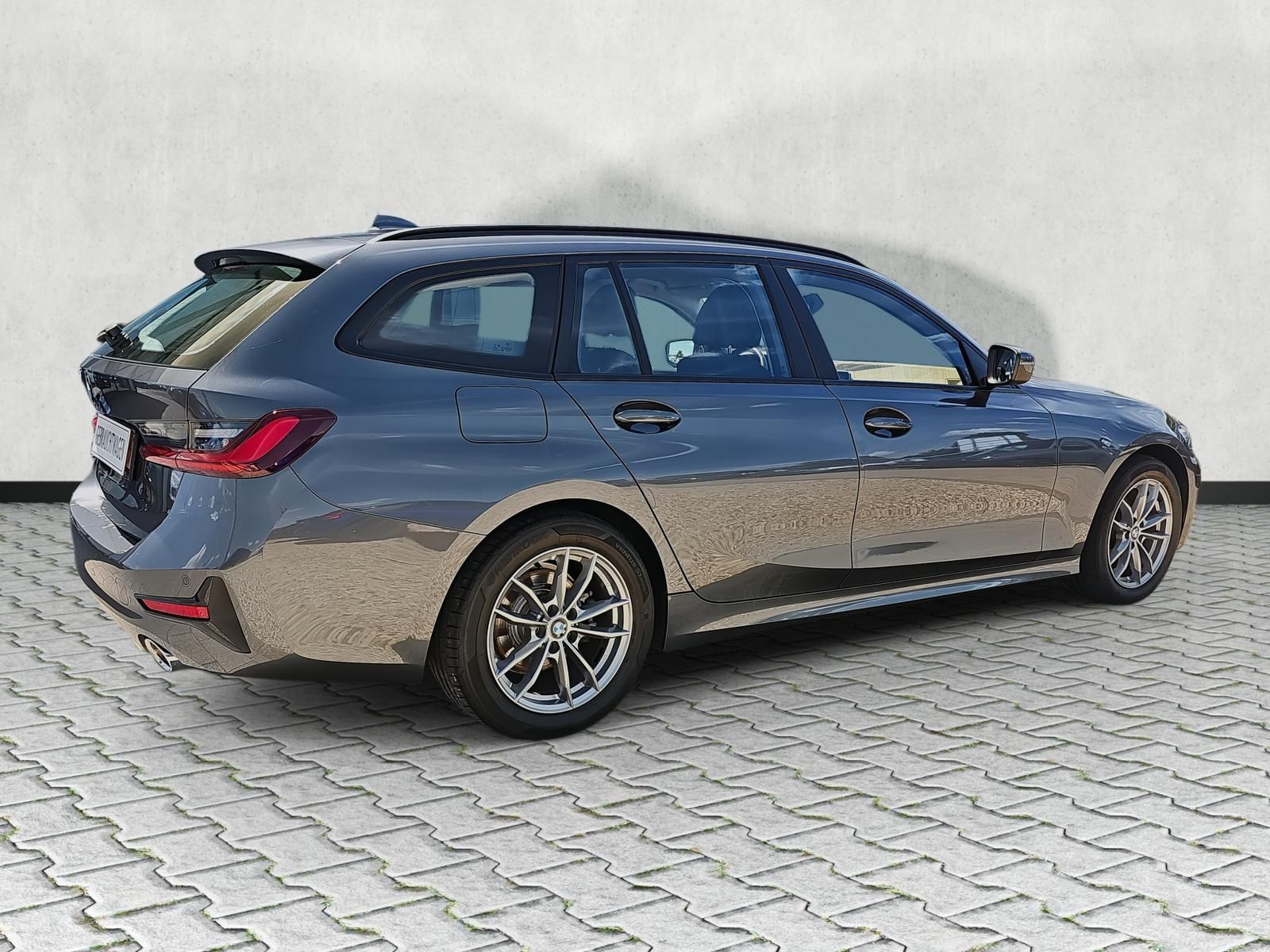 BMW 320d xDrive Touring Advantage - Samsaru's Car Outlet