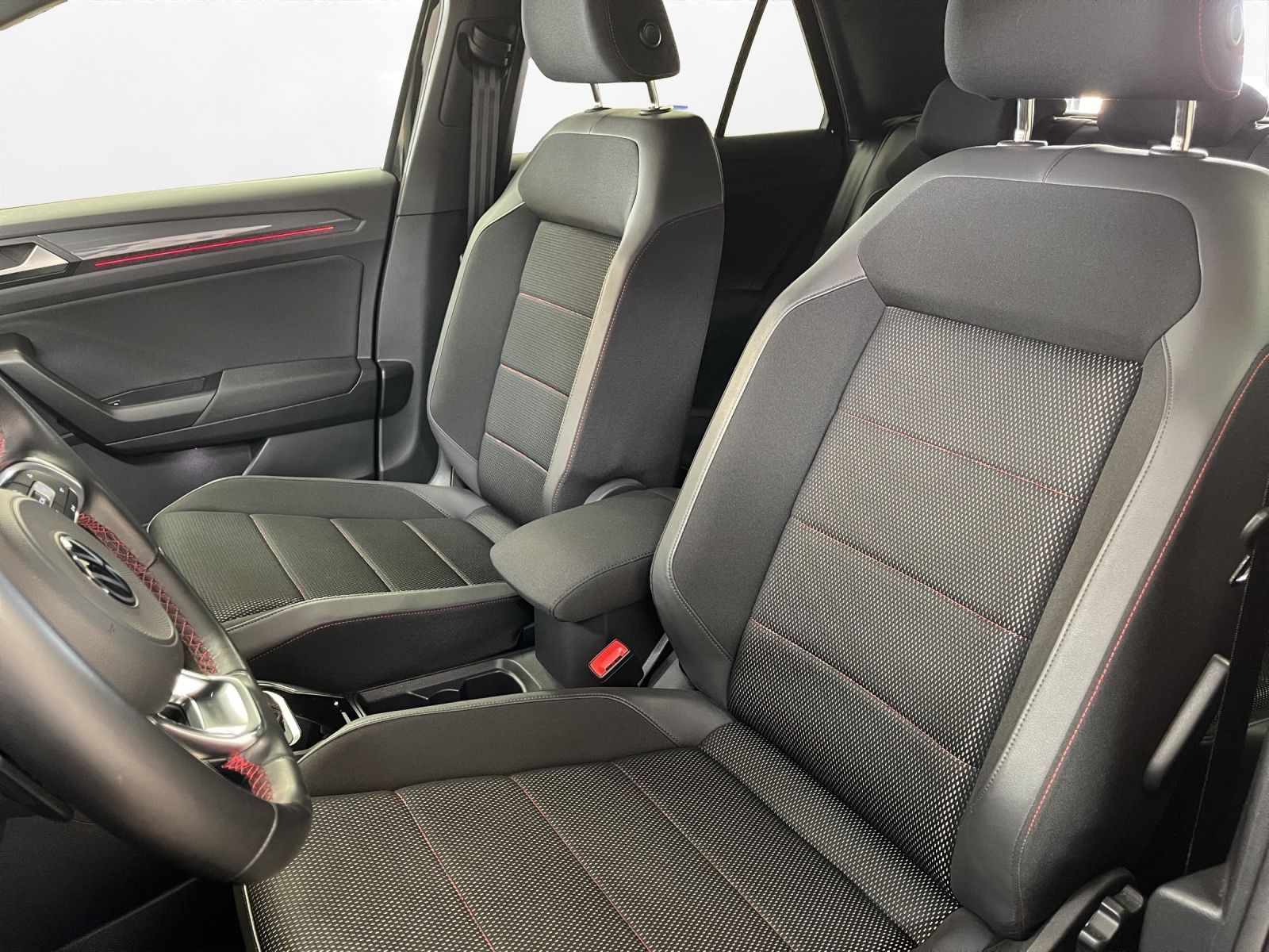 Volkswagen T-Roc 1.5 TSI Sport R-Line - Samsaru's Car Outlet