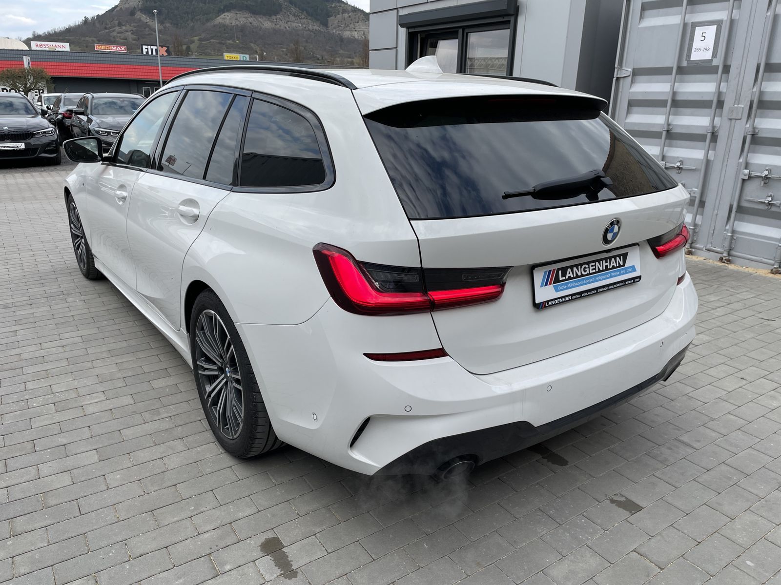BMW 330i Tour. M Sport - Samsaru's Car Outlet