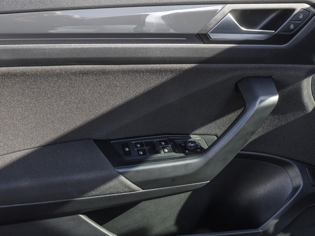 Volkswagen T-Roc 1.5 TSI Sport - Samsaru's Car Outlet
