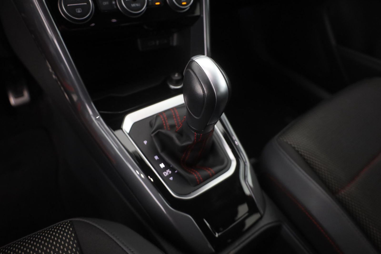 Volkswagen T-Roc 1.5 TSI DSG Sport - Samsaru's Car Outlet
