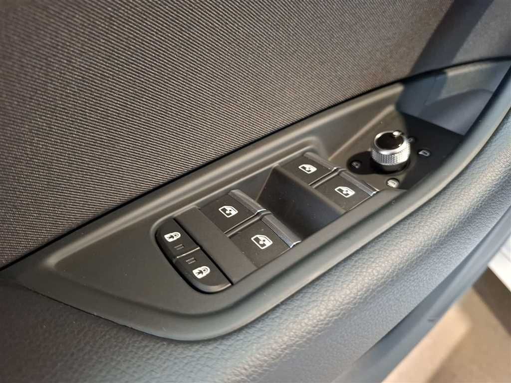 Audi A4 Avant 35 2.0 TFSI S line S-tronic - Samsaru's Car Outlet