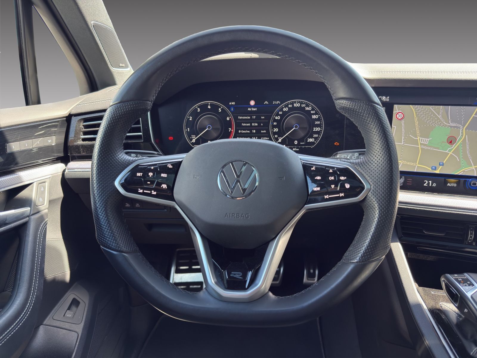 Volkswagen Touareg R-Line - Samsaru's Car Outlet