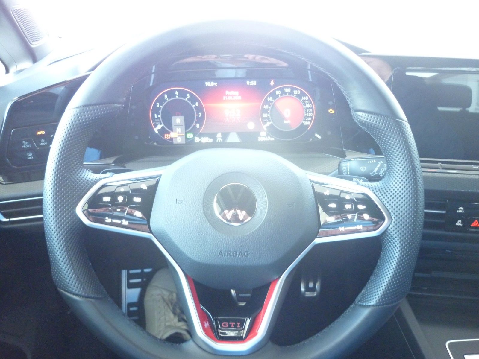 Volkswagen Golf VIII GTI DSG - Samsaru's Car Outlet