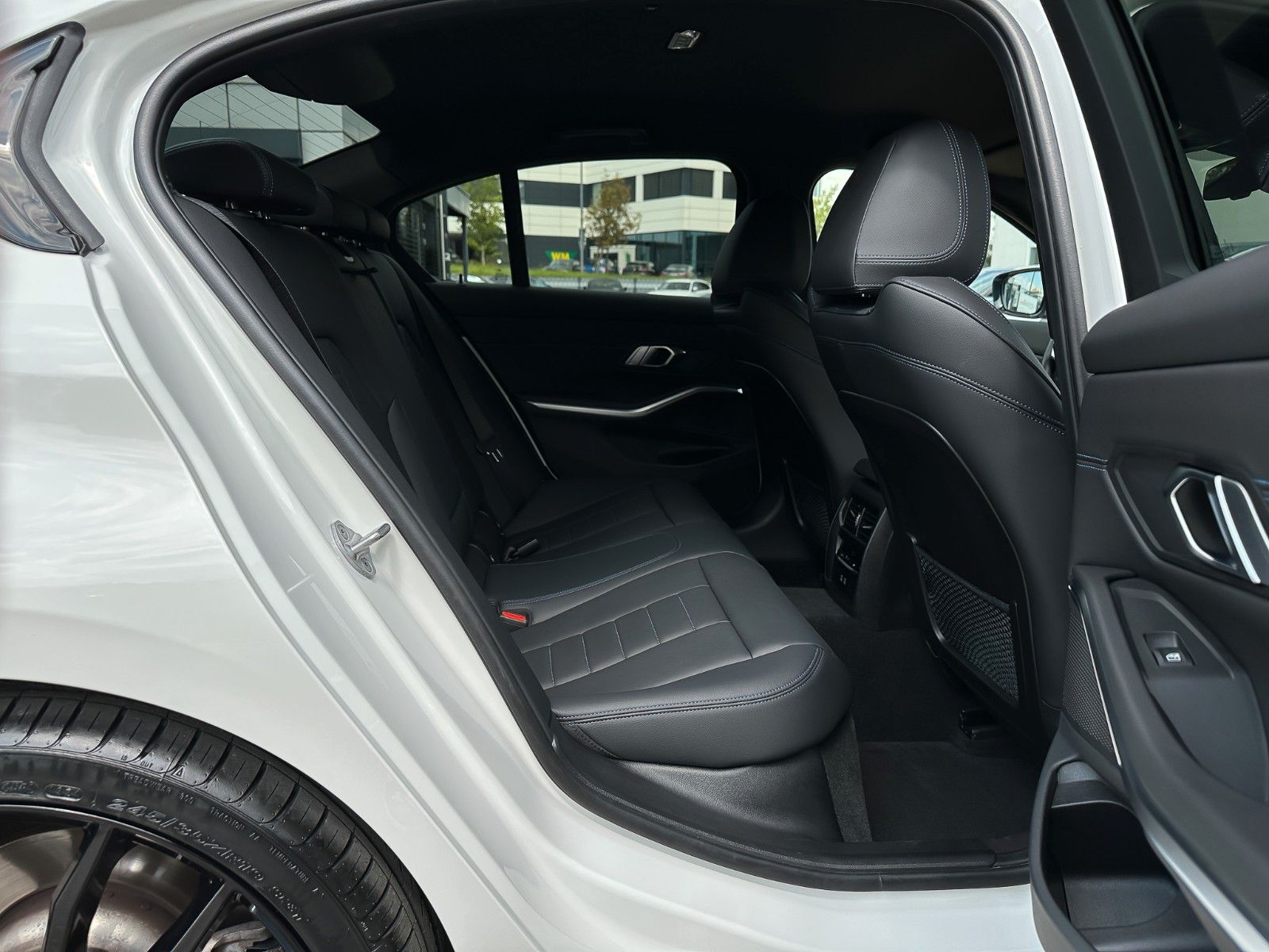BMW 330 i xD M Sport - Samsaru's Car Outlet