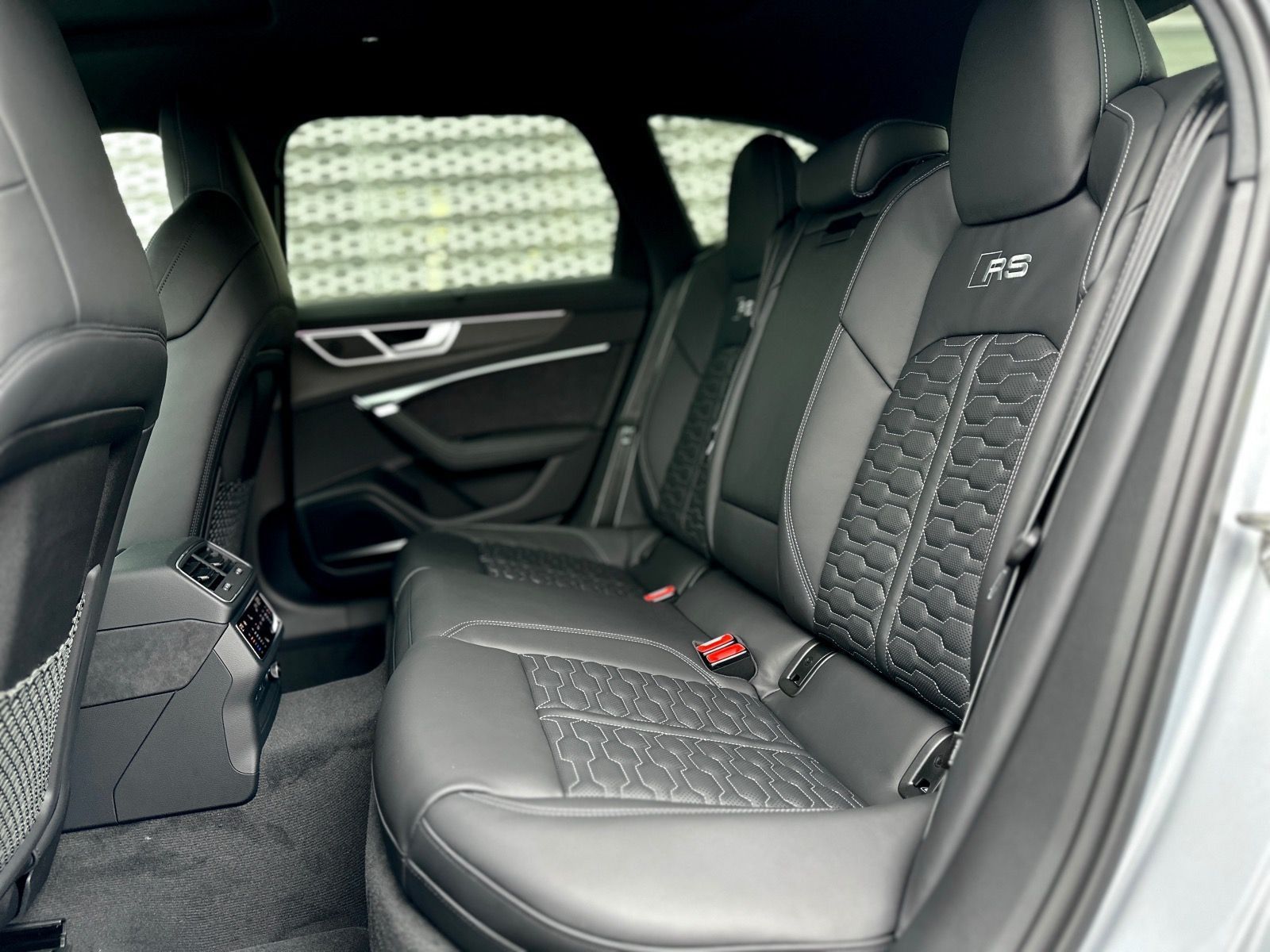 Audi RS 6 Avant KERAMIK*HUP*305KMH*LASER*PANO*B&O*STH