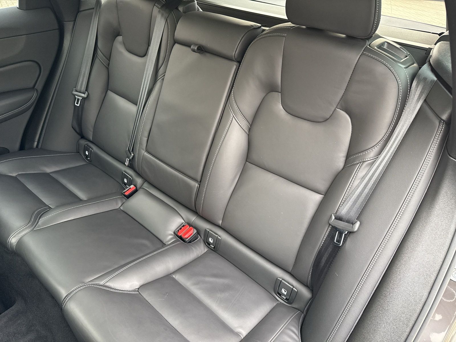 Volvo XC60 B5 Ultra Dark AWD !!! VOLLAUSSTATTUNG !!!